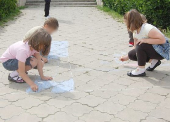 Copiii defavorizaţi primesc o şansă pentru înscrierea în sistemul educaţional